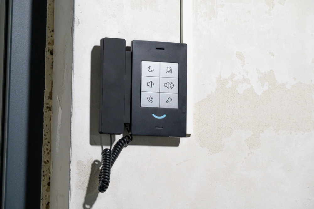 You are currently viewing Choosing the Right Intercom System for Your Warehouse